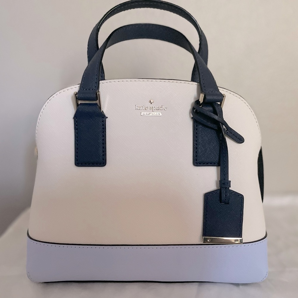 Light blue and white Kate Spade purse. Nice size excellent condition!